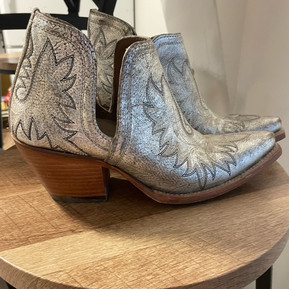Ariat Dixons